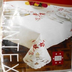 Vintage Pointsetta Collection Blossoms Tablecloth